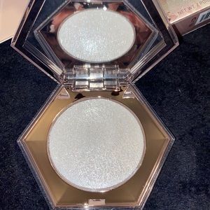 Fenty Beauty Diamond Bomb